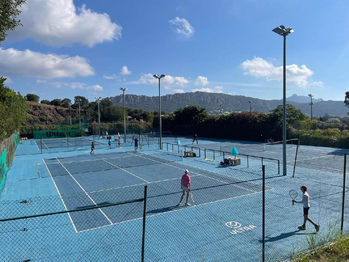 Appartements Modernes Vue Mer A Cap Esterel Сен-Рафаэль Экстерьер фото