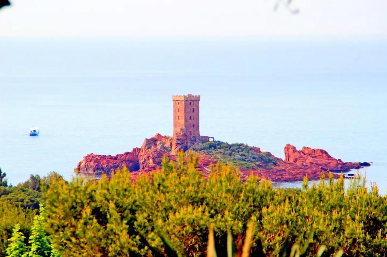 Appartements Modernes Vue Mer A Cap Esterel Сен-Рафаэль Экстерьер фото